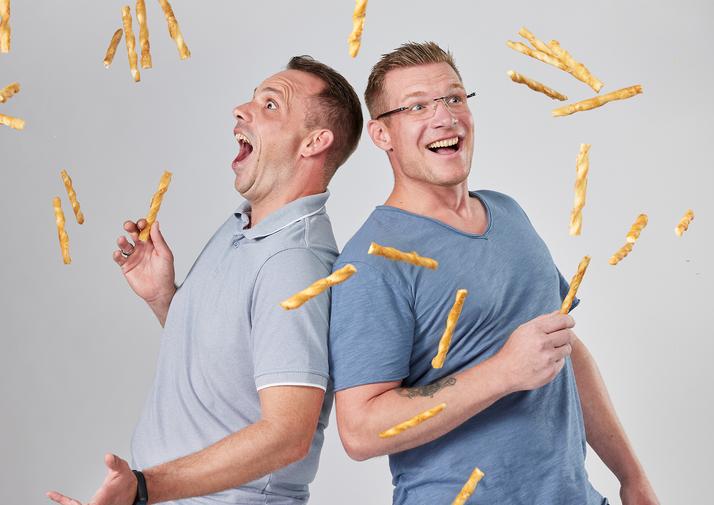 image_zwei_maenner_snacks.jpg image_zwei_maenner_snacks.jpg
