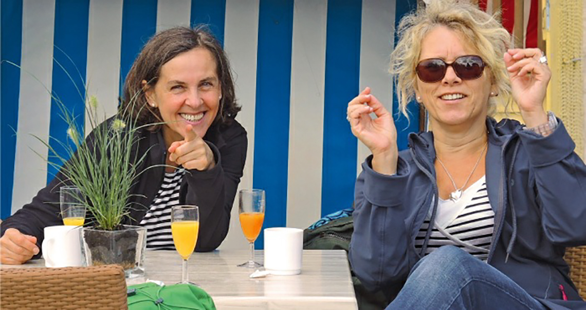 strandkorb_zwei_frauen.jpg strandkorb_zwei_frauen.jpg