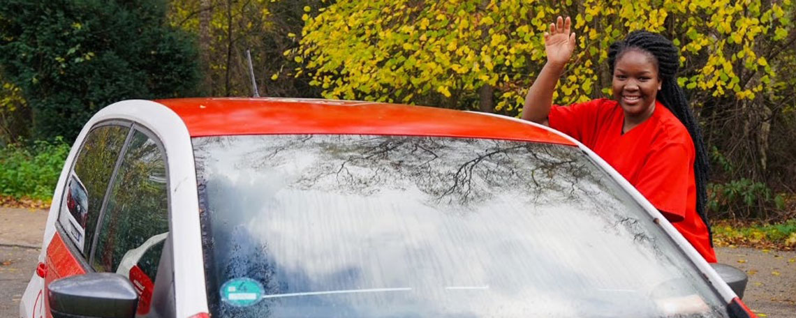 header_frau_auto.jpg