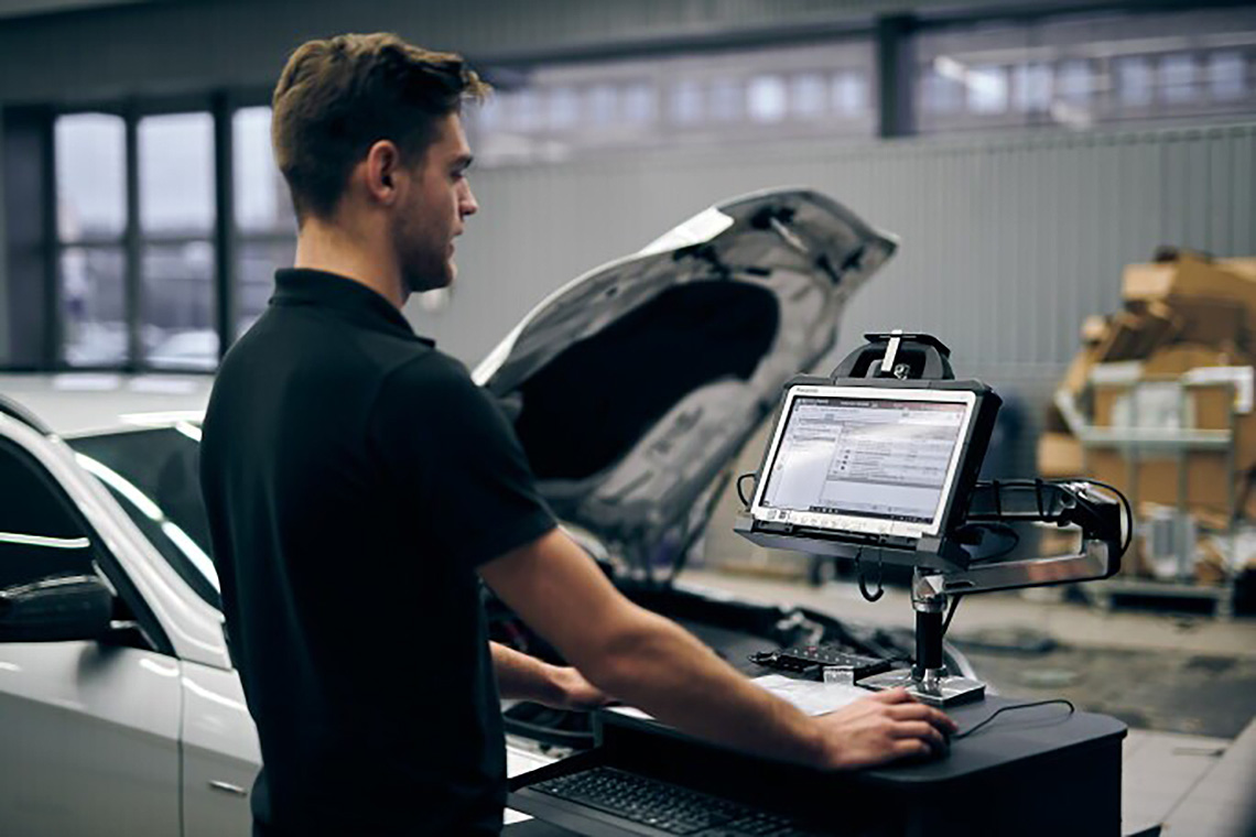 header_mann_werkstatt.jpg